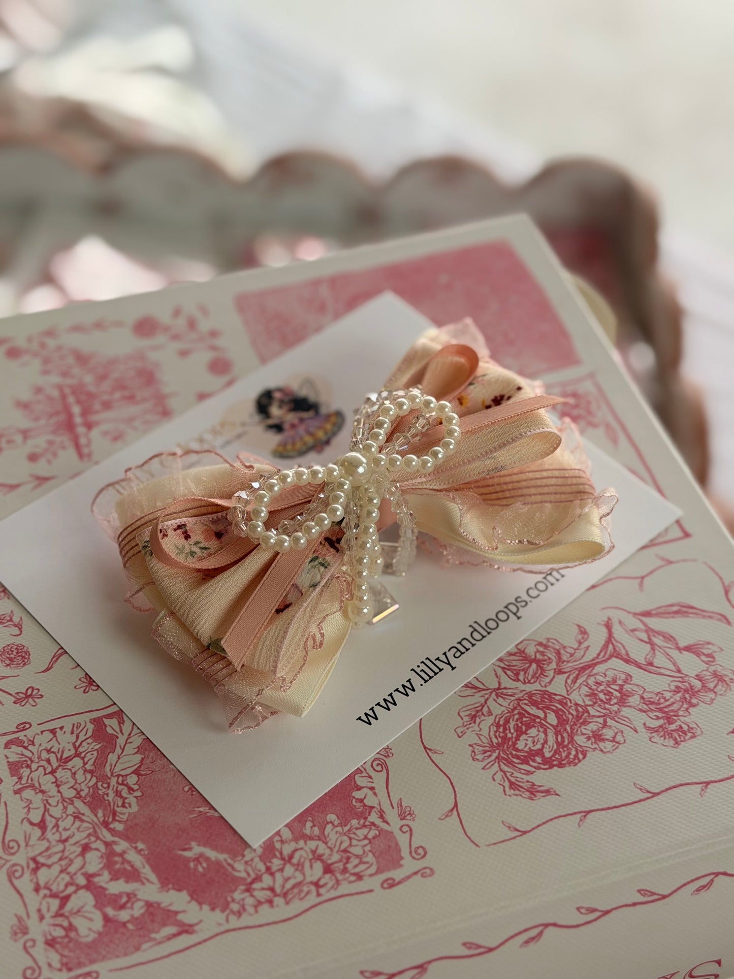 Antonella Bow