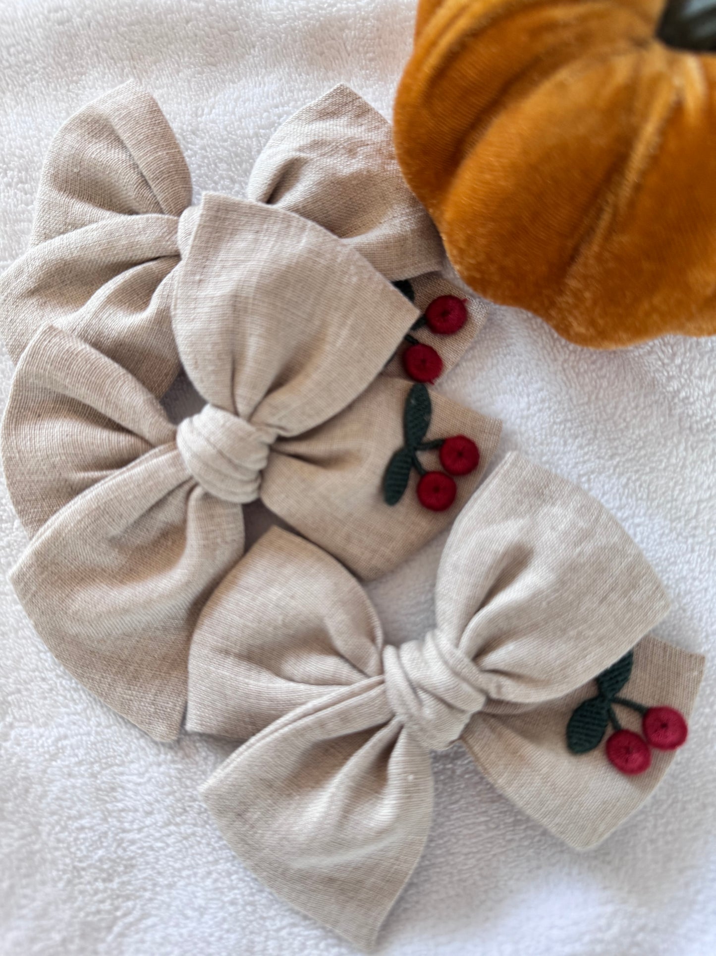 Cherry alligator clip