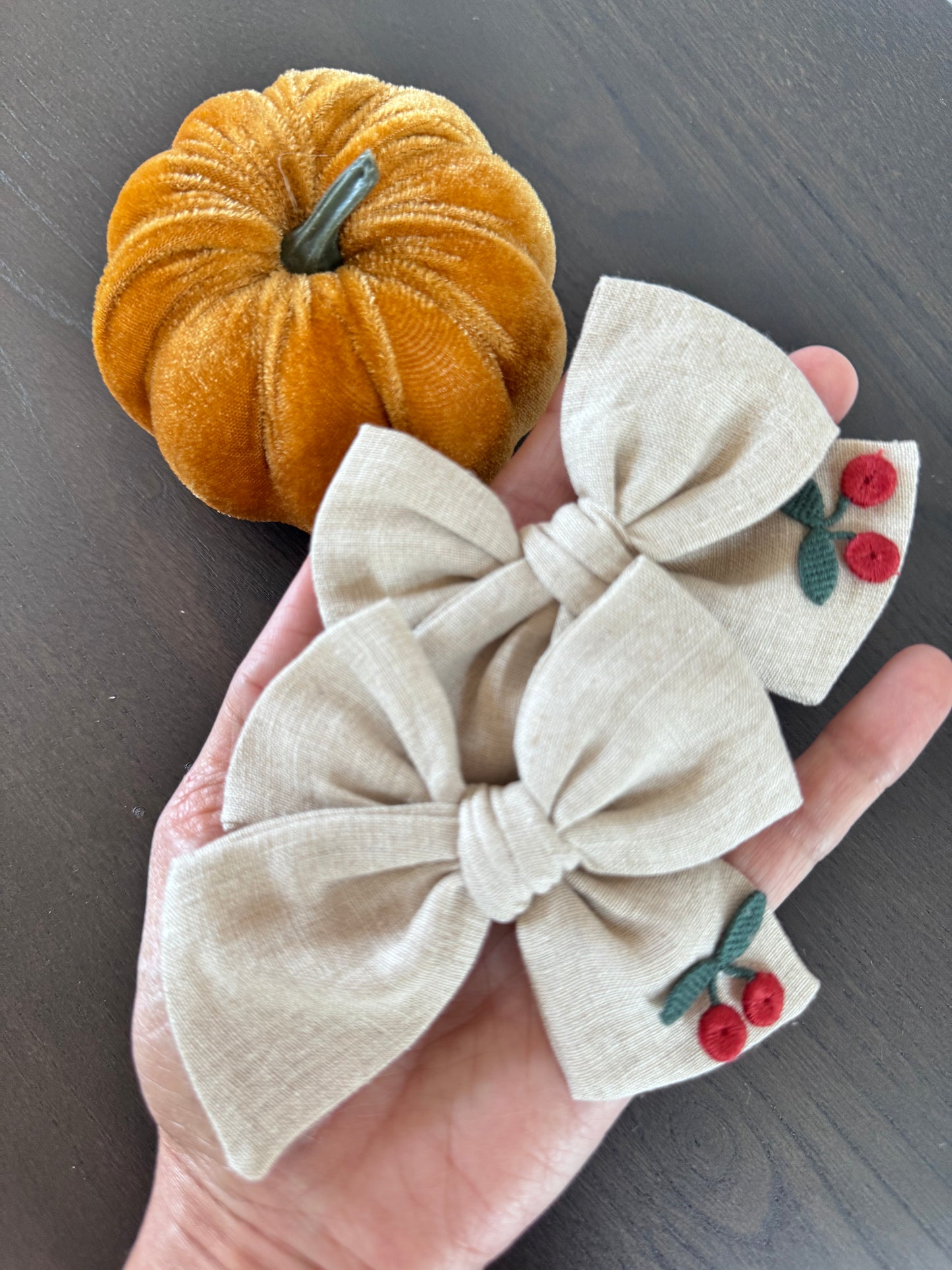 Cherry alligator clip