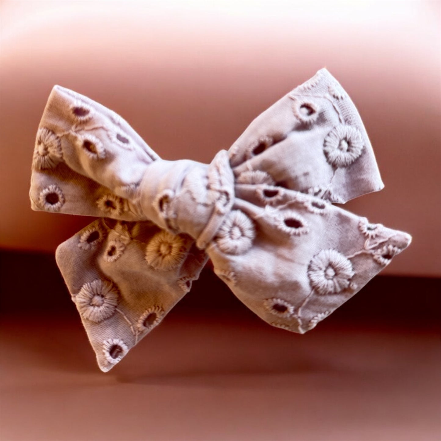 Eyelet bow