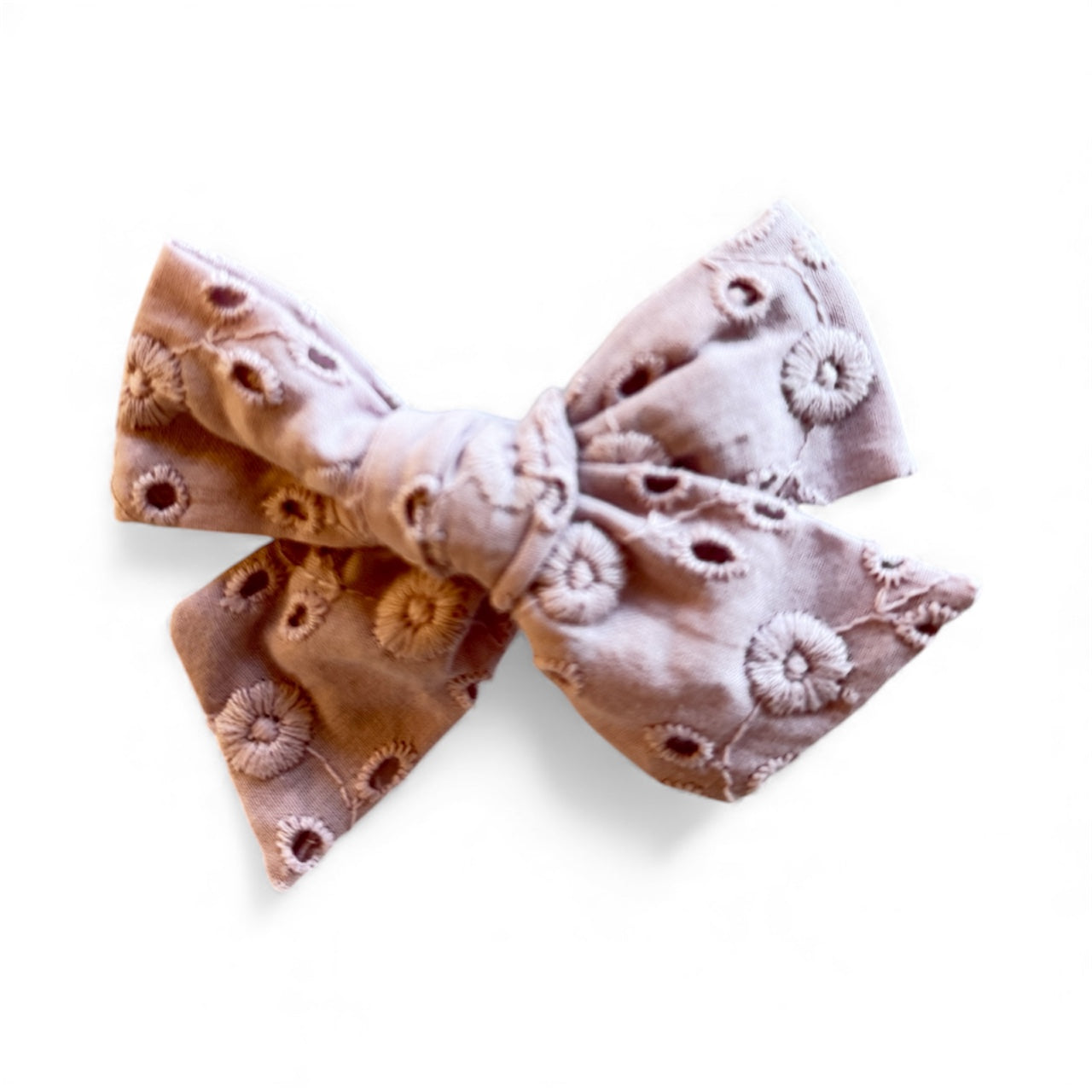 Eyelet bow